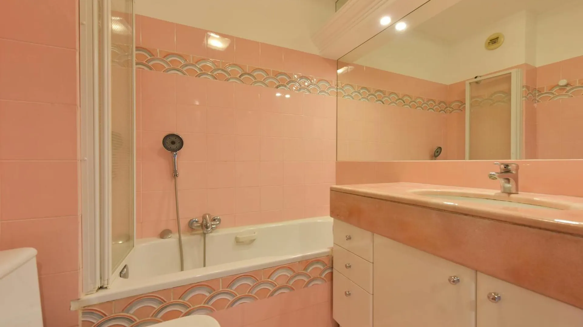 2-Br Quiet Location Near The Beach Cannes Lägenhet