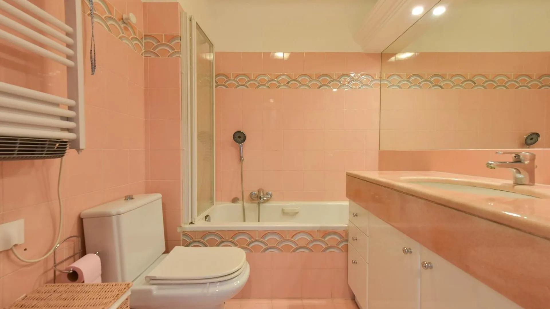 Lägenhet 2-Br Quiet Location Near The Beach Cannes